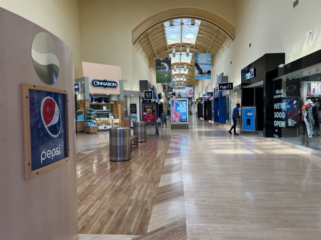 Great Lakes Crossing Outlets - Aug 7 2022 Photo (newer photo)